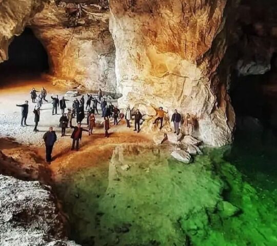 غار نمکی گرمسار